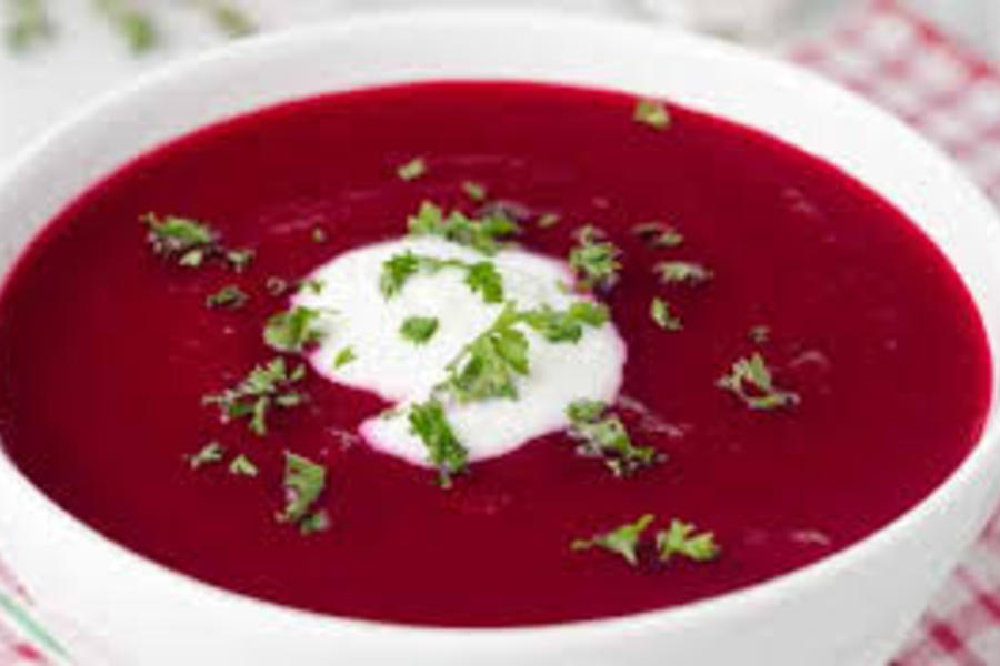 Sopa fría de remolacha a la libanesa