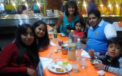 Javier junto a su familia. De izq a derecha: Amira,Nashira, María Ángel, Shamina, Javier y Sharif.