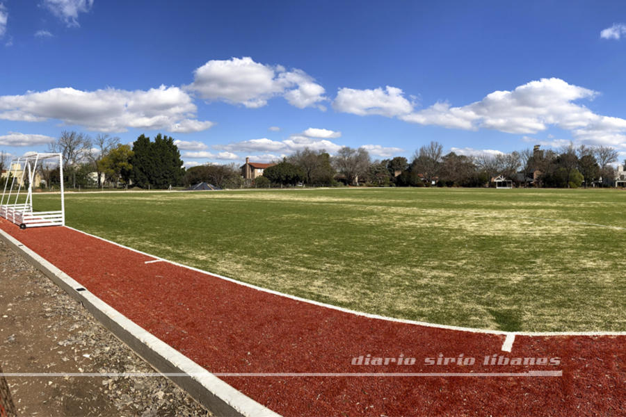 Vista panorámica de la nueva cancha de hockey del Club Sirio Libanés, la segunda con piso sintético en Pergamino. Foto: Diario Sirio Libanés.