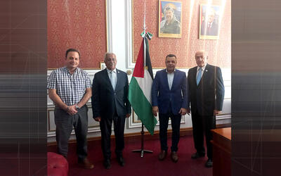 Directivos del CSLBA junto a la Sr. Jefe de Misión del Estado de Palestina, Dr. Riyad Al Halabi y el Director del Centro Cultural Yabal Alzeitun (Foto: Embajada del Estado de Palestina)