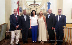 Directivos del CSLBA junto a la Sra. Embajador del Líbano, S.E. Dra. Sonia Abou Azar (Foto: DSL)