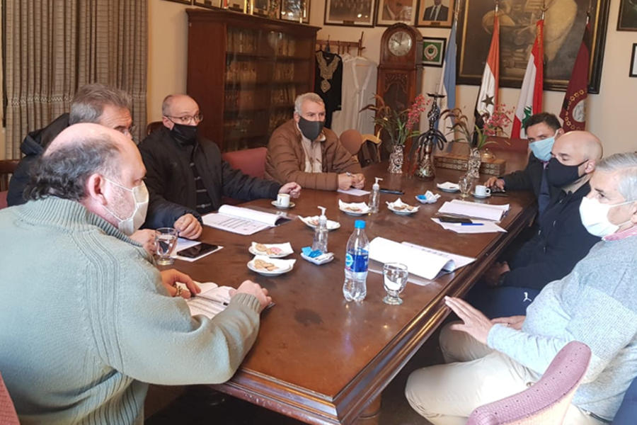 El presidente la USL de Salta, Esteban Dagum, en reunión con el Organizador y Administrador del Bingo de la Liga Salteña de Fútbol, Juan Carlos Ibire, en el marco de la organización del Bingo de las Colectividades Mediterránea. Participaron los Presidentes y representantes de las Sociedades Italiana y Española.