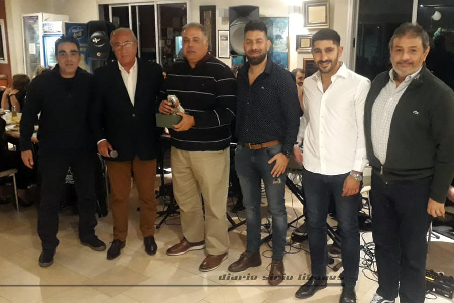 El Sr. Embajador, S.E. Amin Meleika, junto a Yaoudat Brahim y miembros de la Comisión Directiva del CSLBA 
