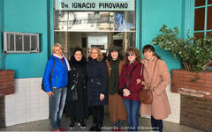 Directivas de la Comisión de Damas del CSLBA frente al Hospital Dr. Ignacio Pirovano