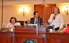 Las hermas Yarroch en el acto de entrega de su Distición. Foto: Diario La Opinión de Pergamino