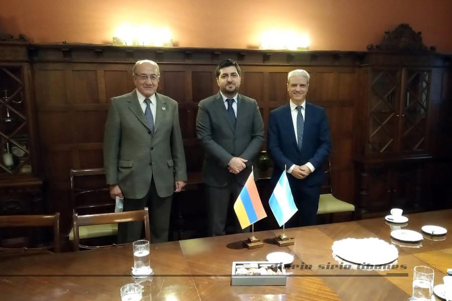 Yaoudat Brahim y Simon Hajal fueron recibidos por el Embajador de Armenia, Hovhannés Virabyan 